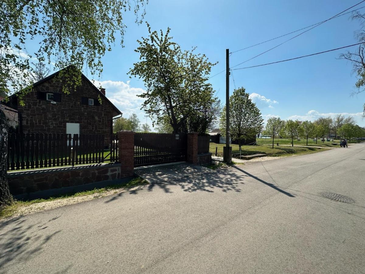 Hangulatos Balaton parti nyaraló Révfülöp Exterior foto