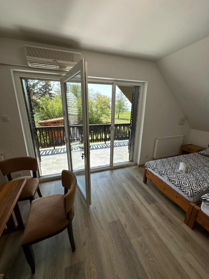 Hangulatos Balaton parti nyaraló Révfülöp Exterior foto