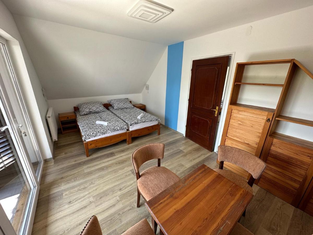 Hangulatos Balaton parti nyaraló Révfülöp Exterior foto