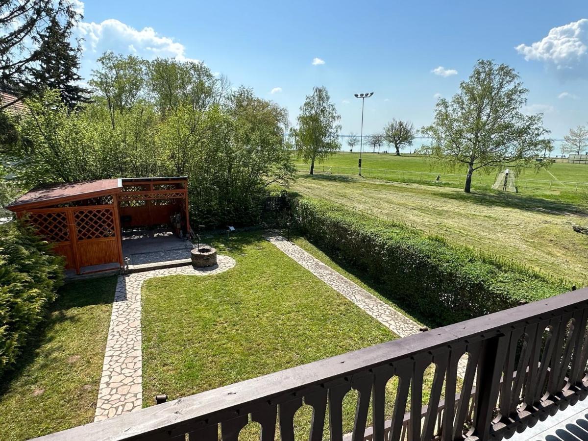 Hangulatos Balaton parti nyaraló Révfülöp Exterior foto